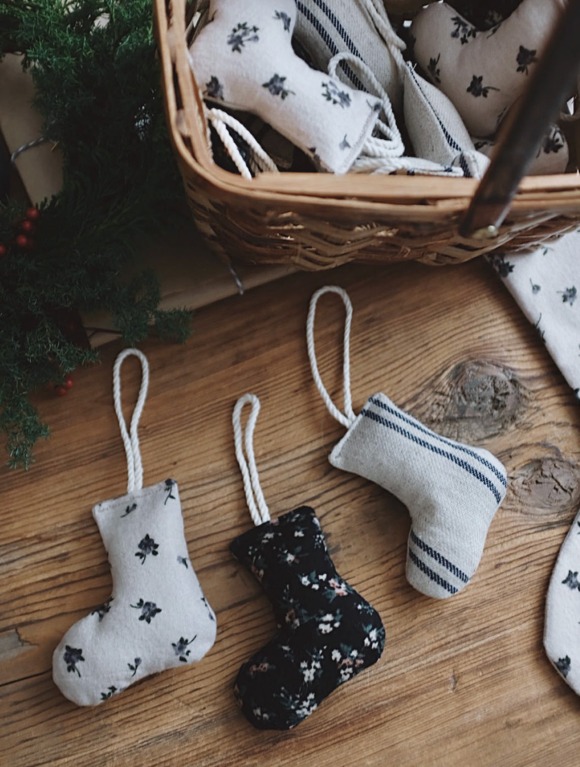 Socks ornaments [ 3 colors ]